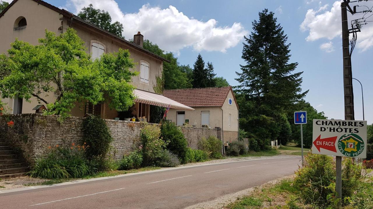 LA PROVIDENCE, chambres d'hôtes Saint-Sernin-du-Plain Extérieur photo